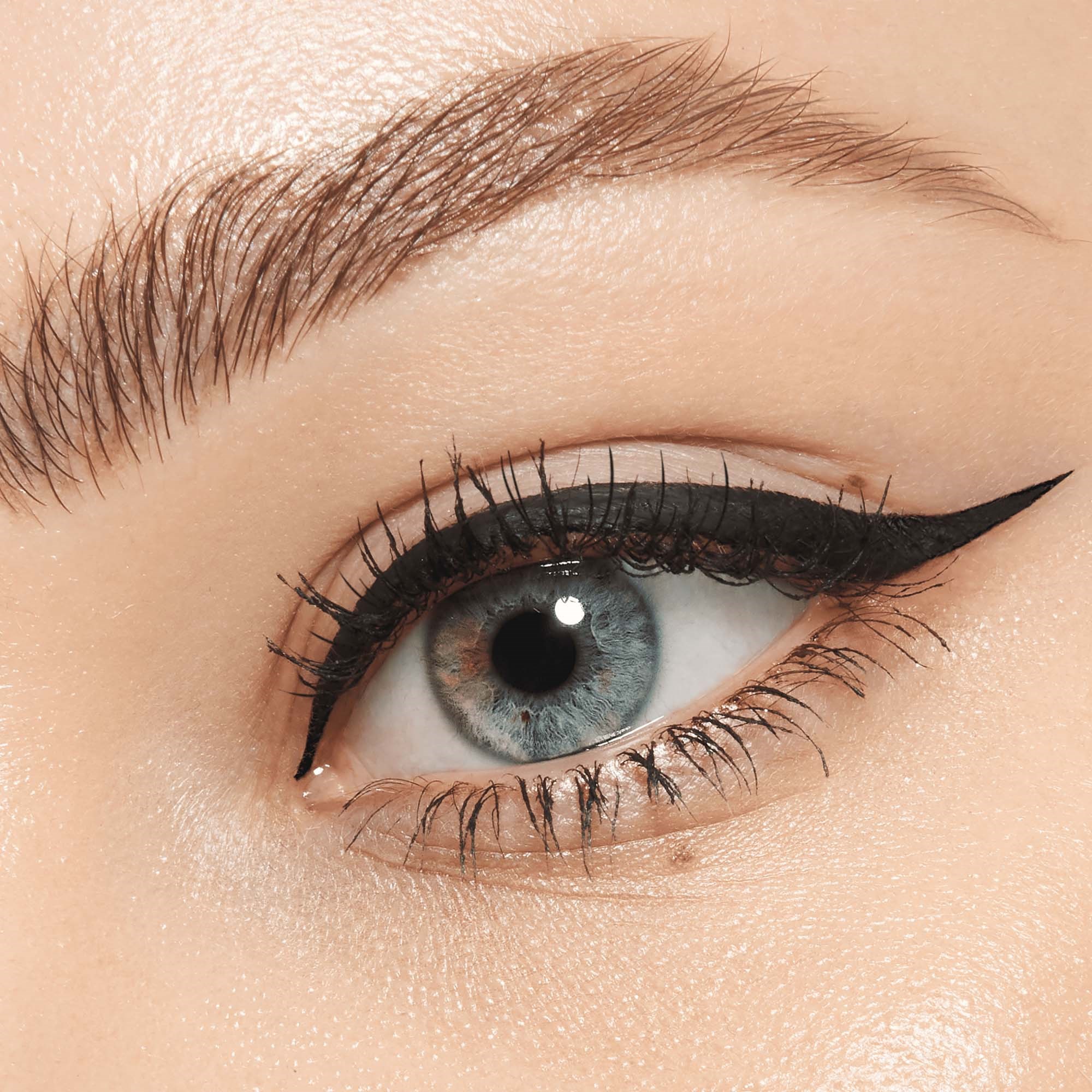 Catrice Ink Eyeliner Waterproof 010 Stay in Black (obrázok 6)