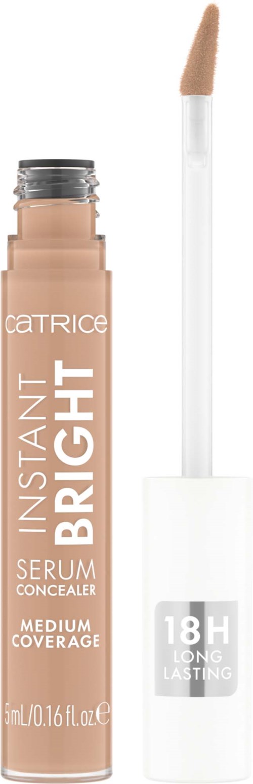 Een beige concealer met een witte applicator en doorzichtige cap, gelabeld 'Catrice Instant Bright Serum Concealer'.