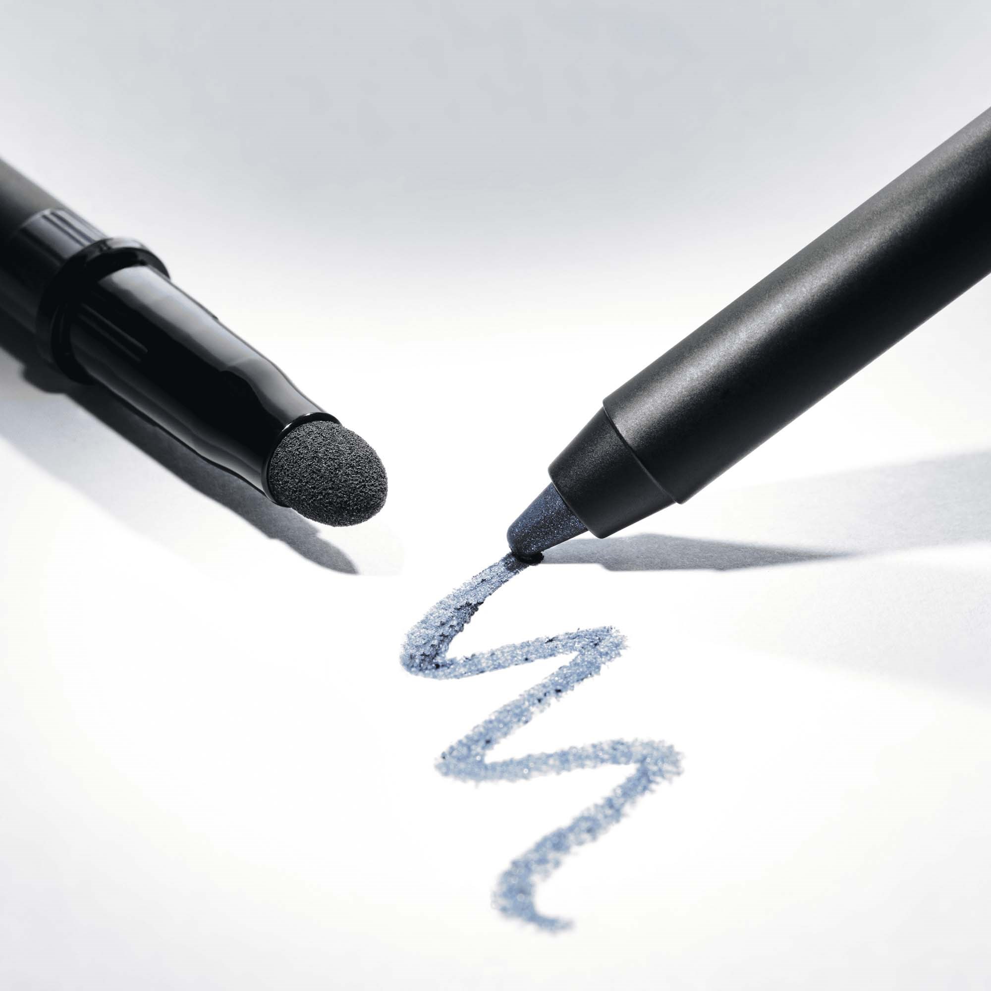 Catrice Jewel Glide Effect Eye Pencil 030 Midnight Sapphire (obrázok 4)