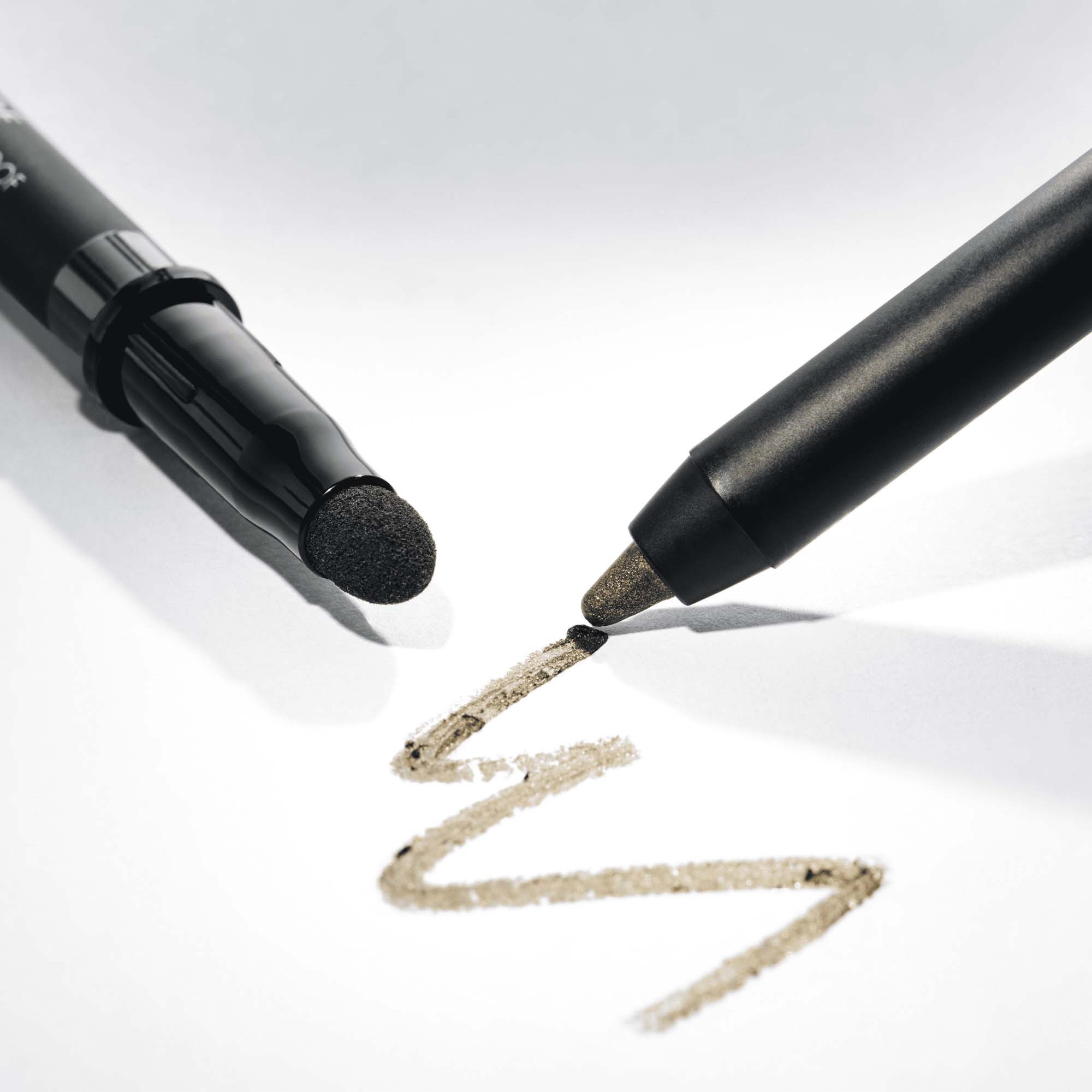 Catrice Jewel Glide Effect Eye Pencil 040 Golden Jade (obrázok 5)