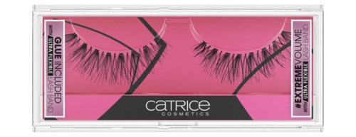 Kokovärit ripset kirkkaassa kotelossa, jossa pinkki ja musta etiketti Catrice Cosmeticsiltä.
