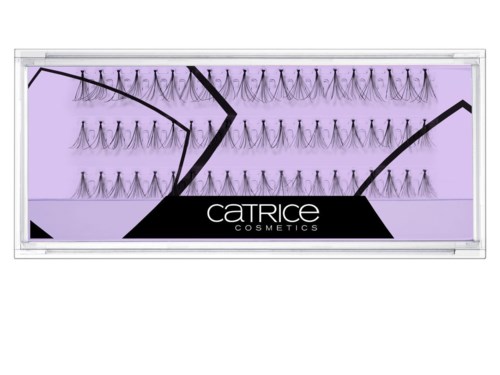 Sæt med vippeforlængelser i en lilla boks med sort design og Catrice Cosmetics mærke.