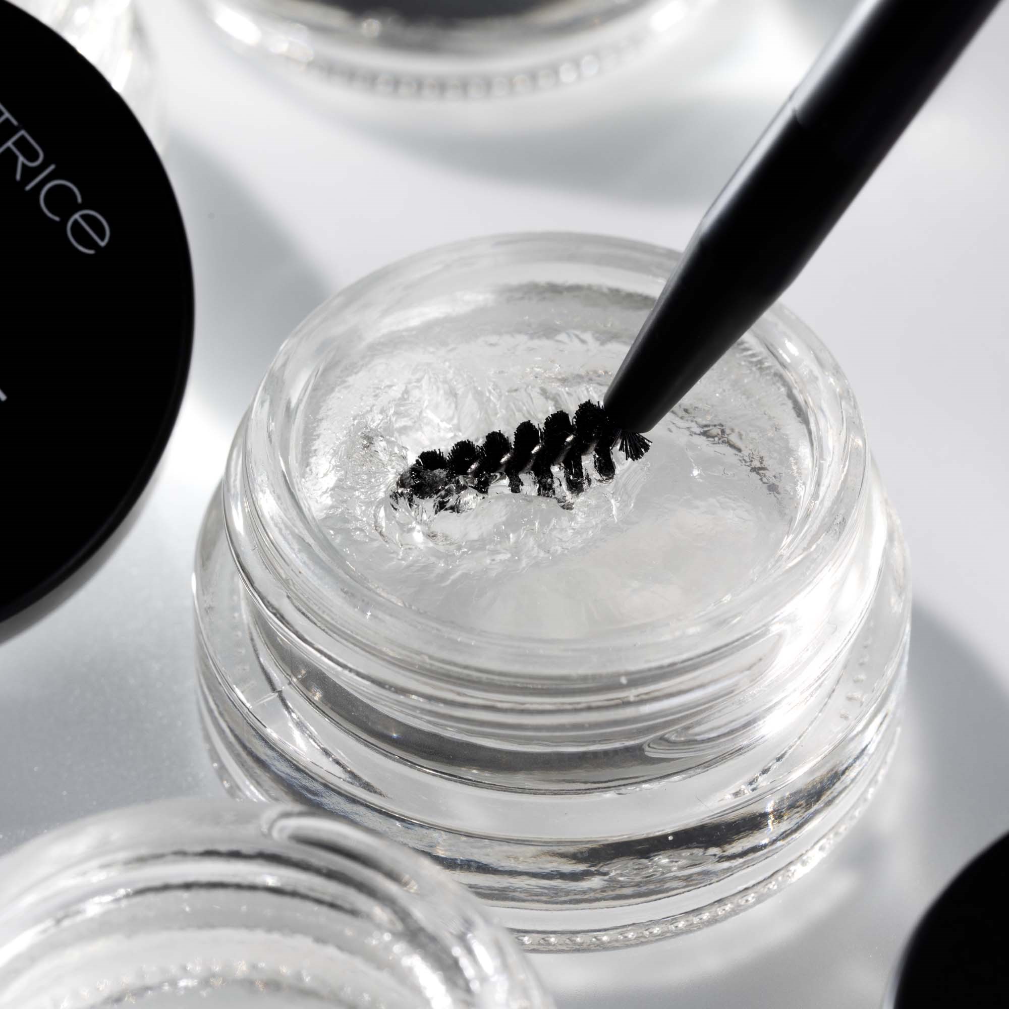 Catrice Lift & Laminate Brow Gel 010 Transparent (obrázok 5)