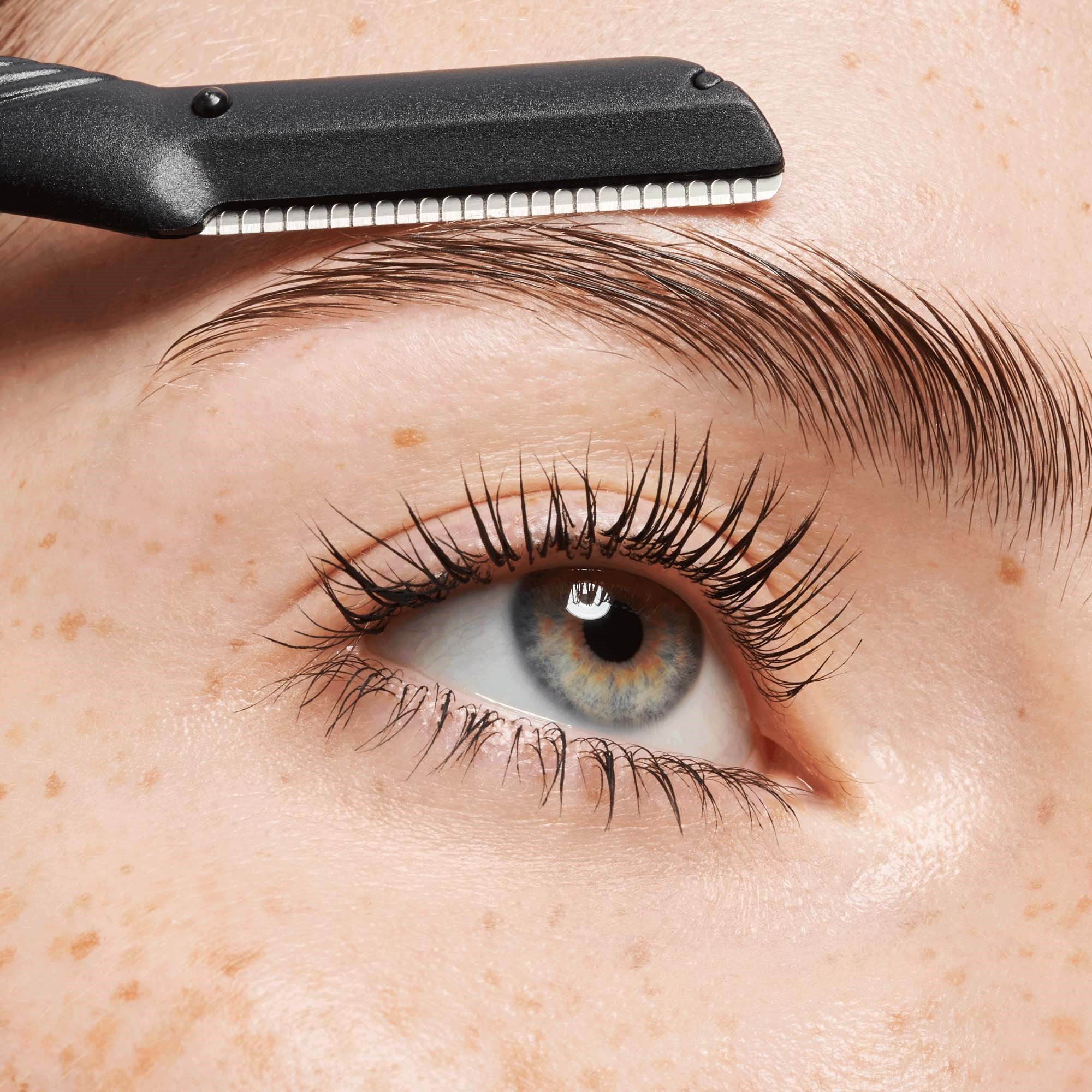 Catrice Magic Perfectors Brow Shaper - trymer do brwi (obrázok 4)