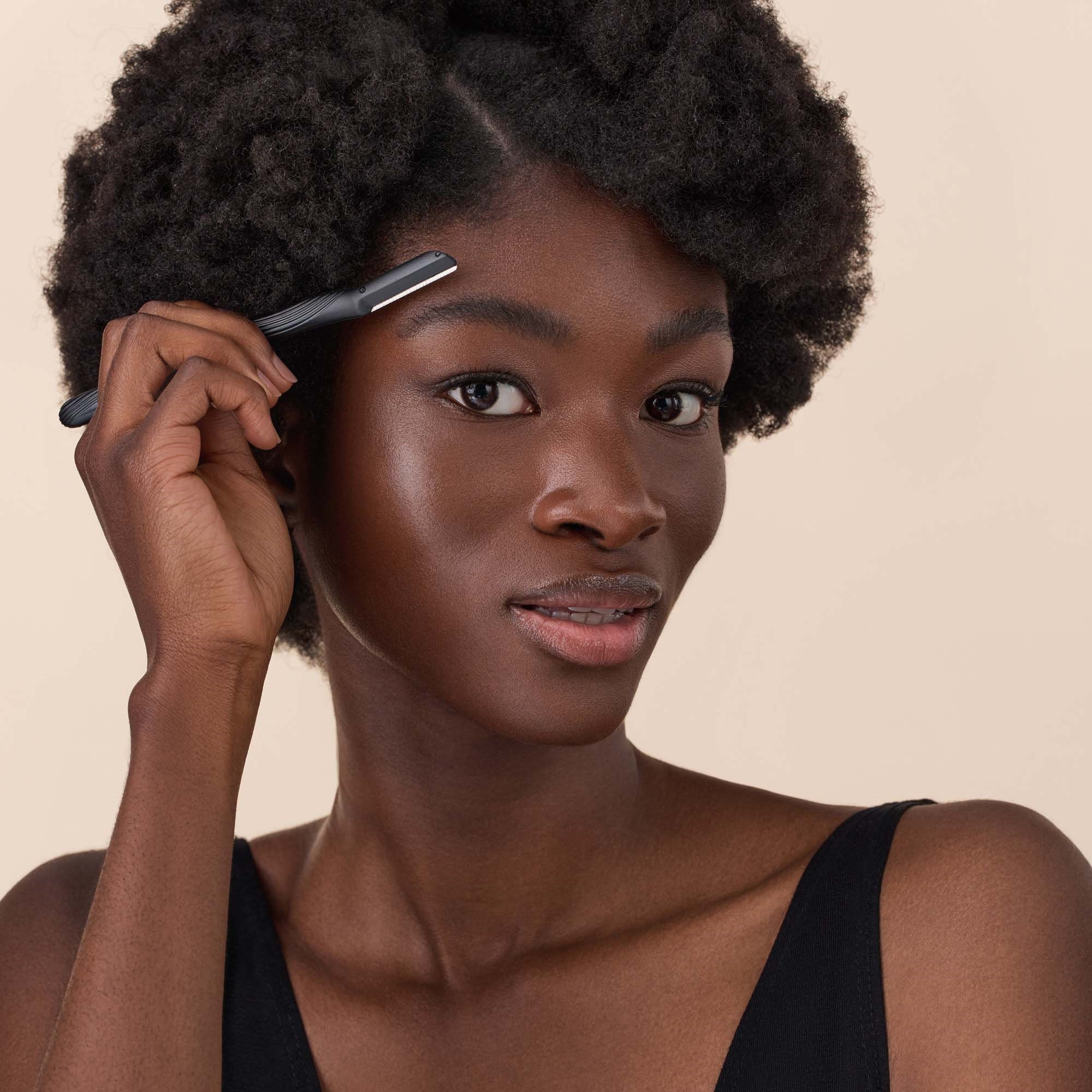 Catrice Magic Perfectors Brow Shaper - trymer do brwi (obrázok 6)