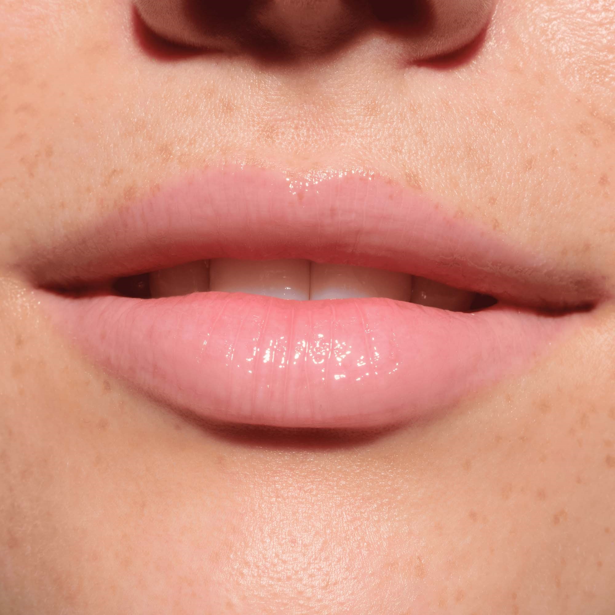 Catrice Melt & Plump Juicy Lip Plumper 010 More Amore (obrázok 4)