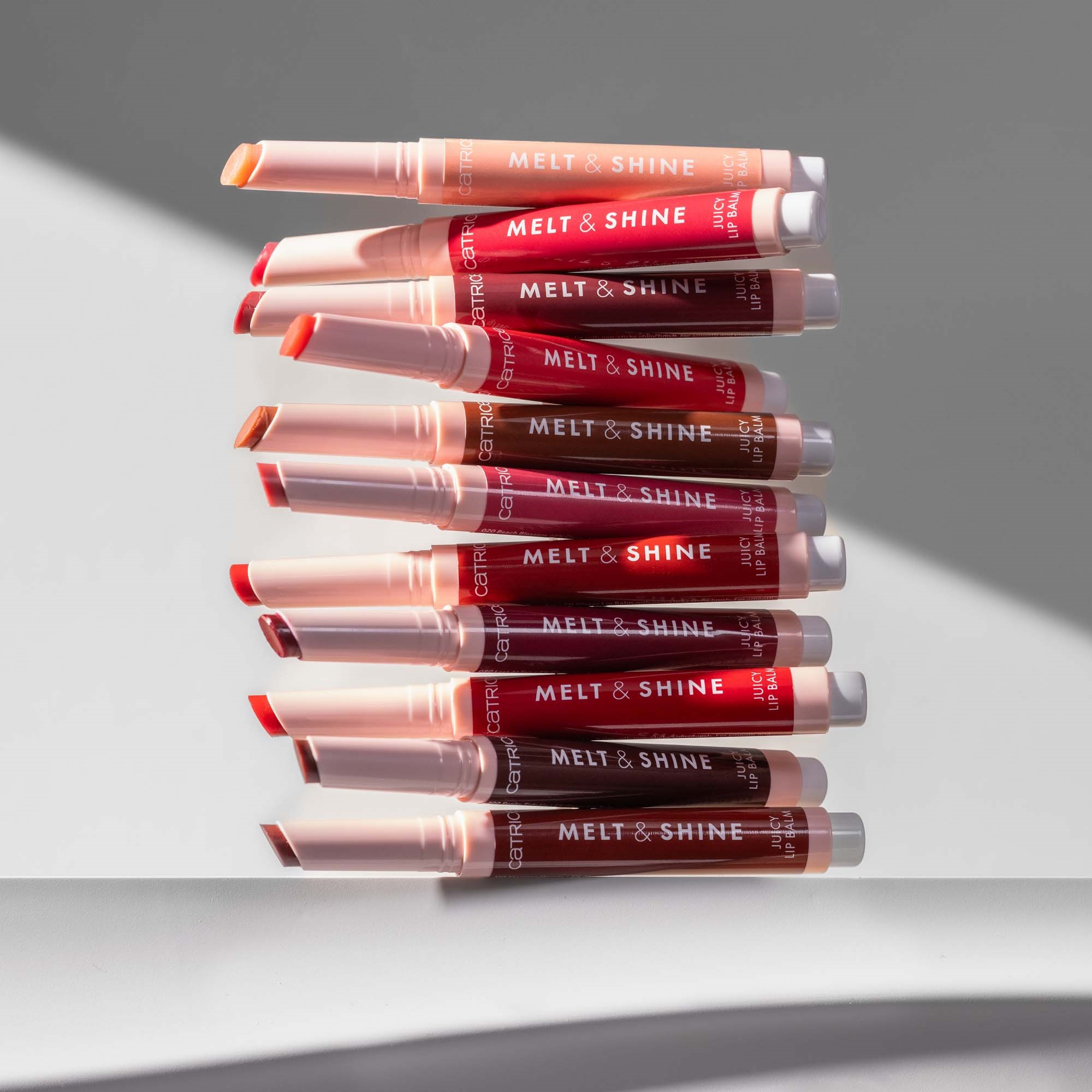Catrice Melt & Shine Juicy Lip Balm 060 Malibu Barbie (obrázok 11)