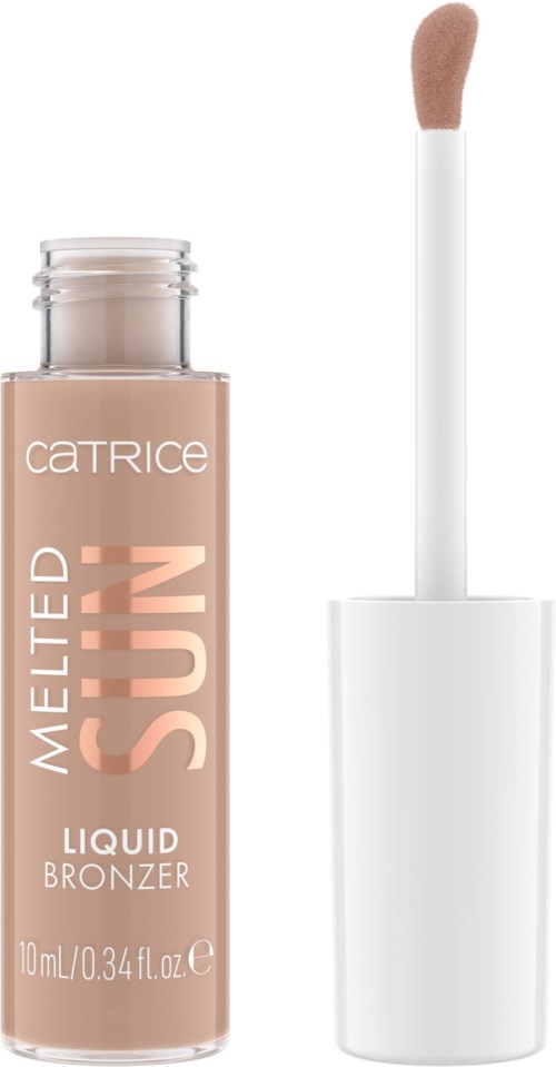 En flaska med flytande solbränna med applikatorsvamp, märkt 'Melted Sun' av Catrice.