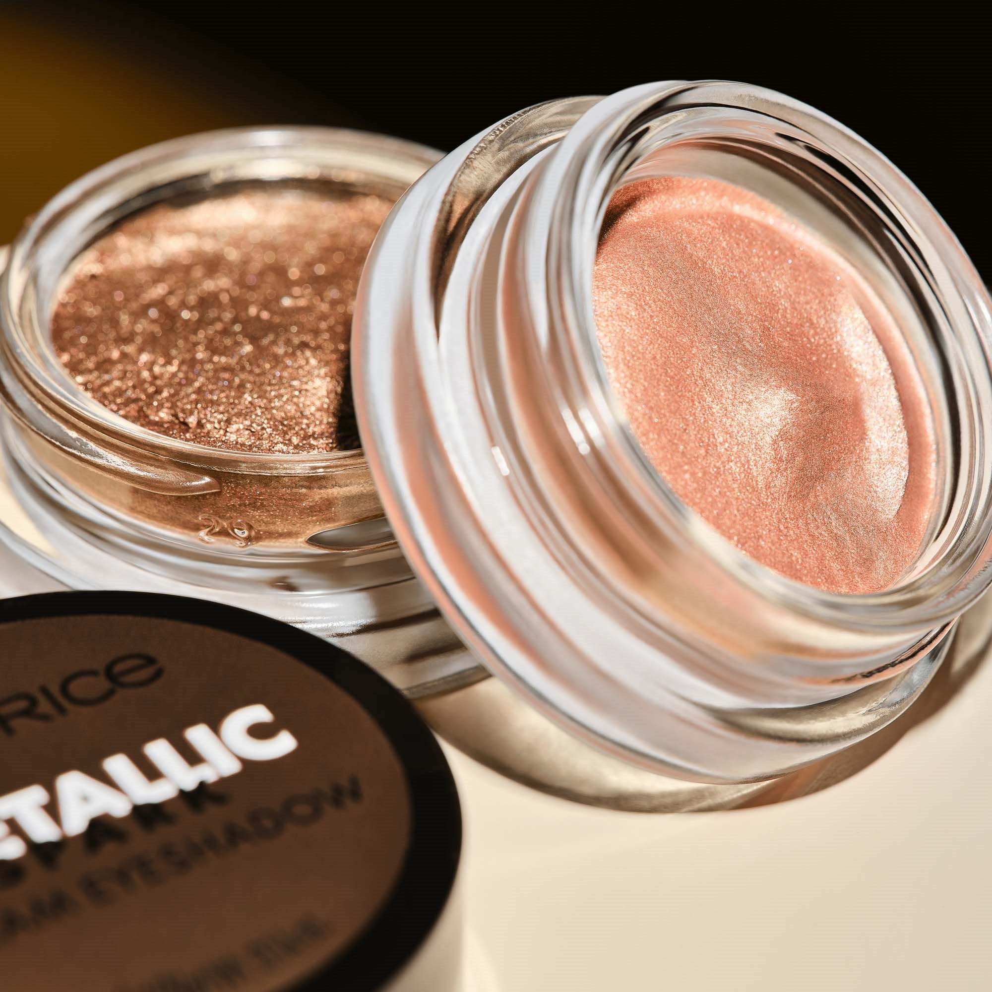 Catrice Metallic Spark Cream Eyeshadow 010 Champagne Chic (obrázok 9)