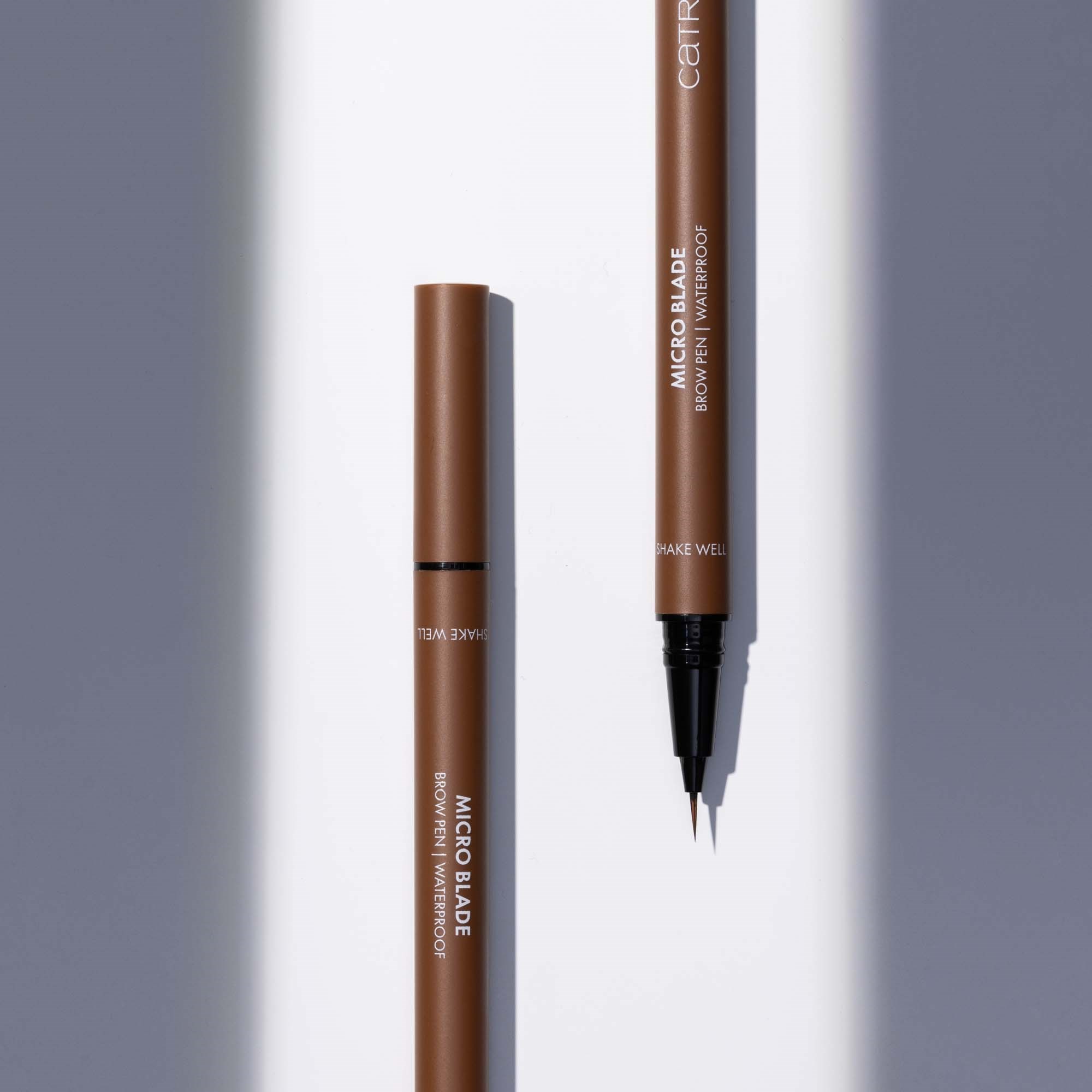 Catrice Micro Blade Brow Pen Waterproof 020 Deep Taupe (obrázok 5)