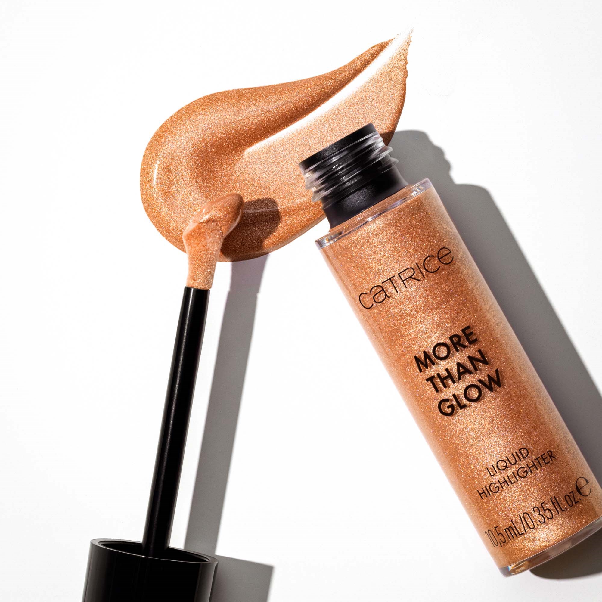 Catrice More Than Glow Liquid Highlighter 030 Golden Silk (obrázok 6)
