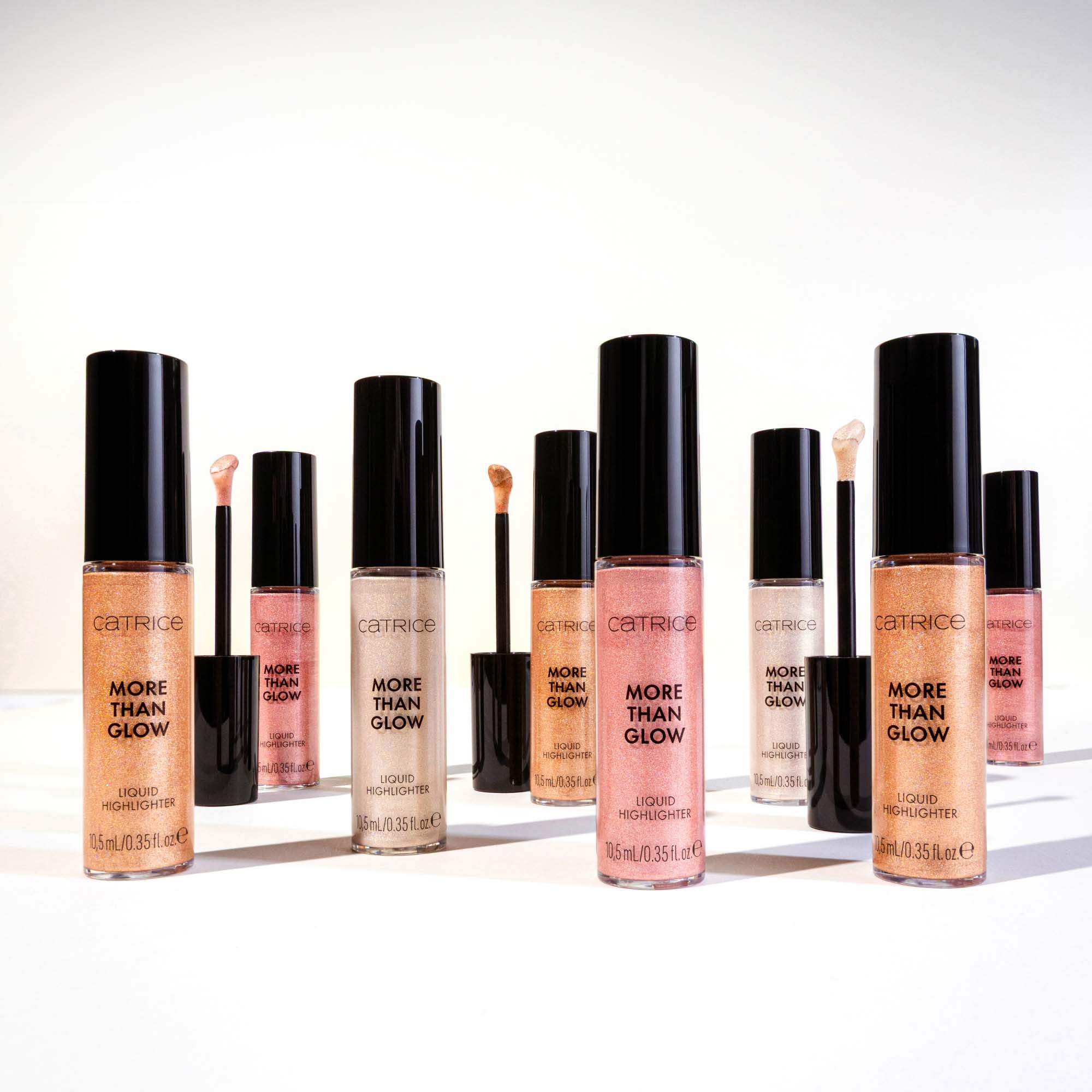 Catrice More Than Glow Liquid Highlighter 030 Golden Silk (obrázok 7)