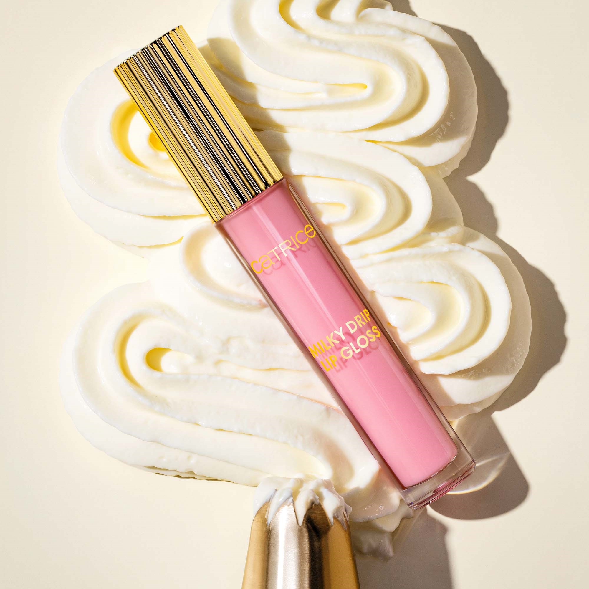 Catrice Pistachio Cream Delight Milky Drip Lip Gloss Velvet Delight (obrázok 3)