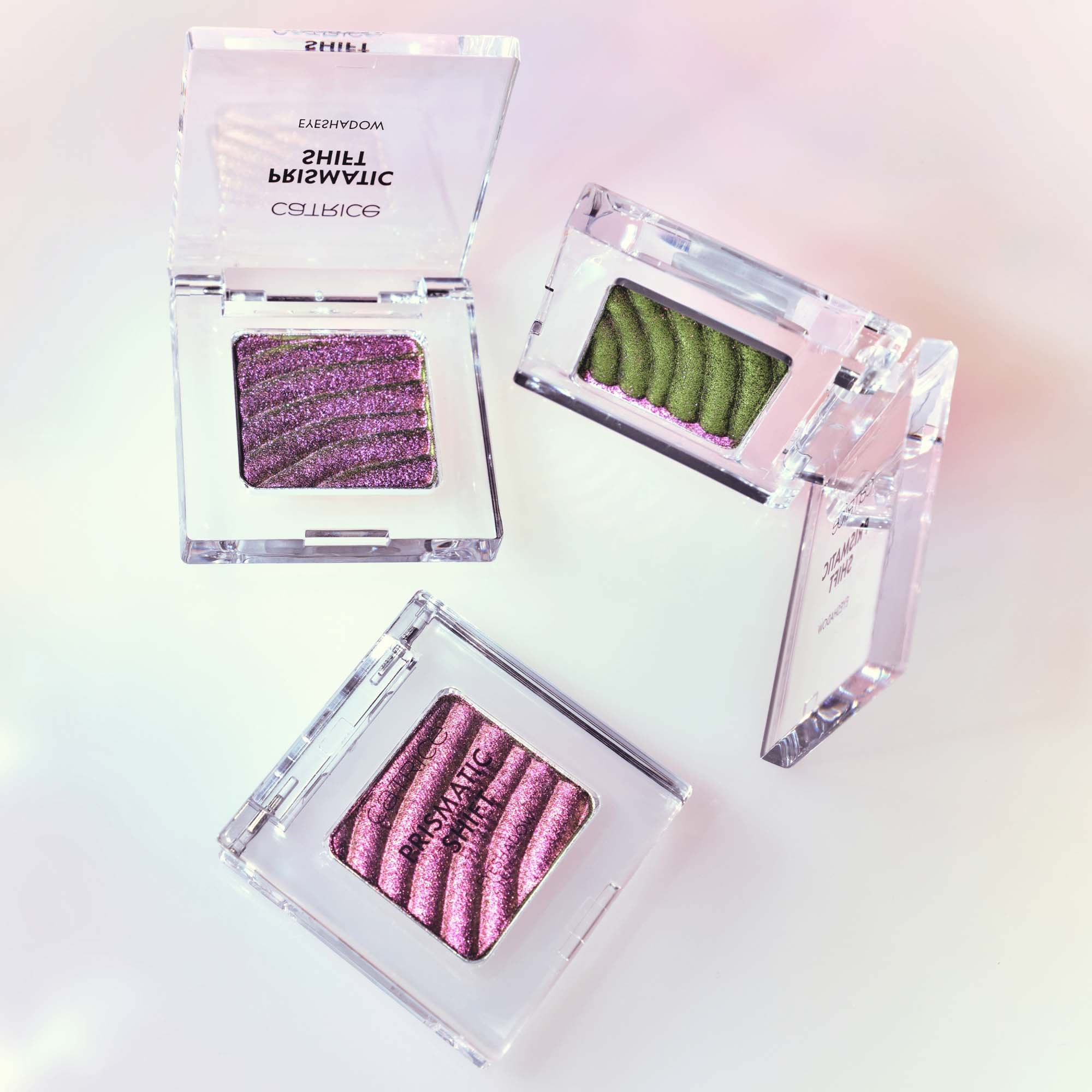 Catrice Prismatic Shift Eyeshadow 020 Berry Blaze (obrázok 4)