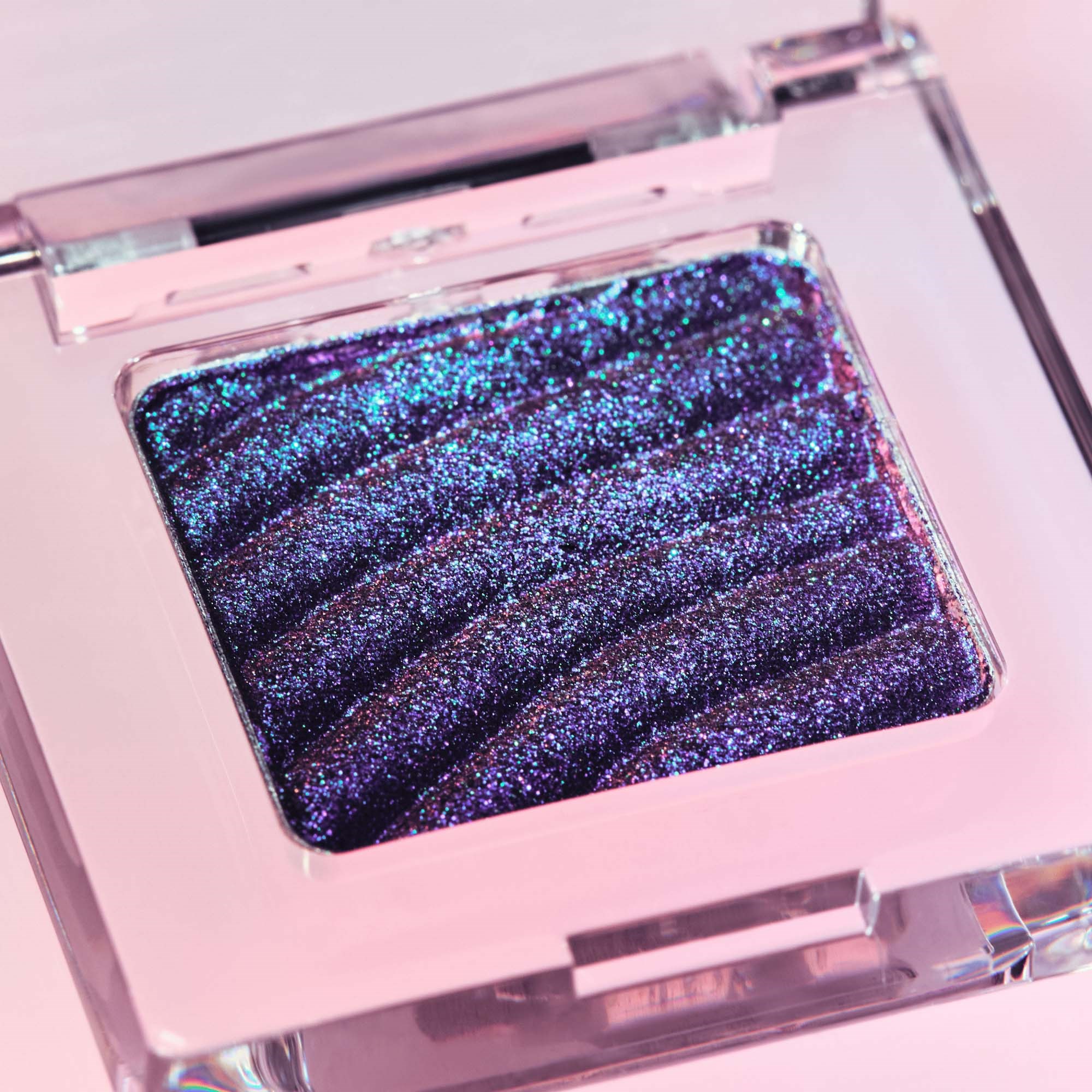 Catrice Prismatic Shift Eyeshadow 030 Midnight Wave (obrázok 4)