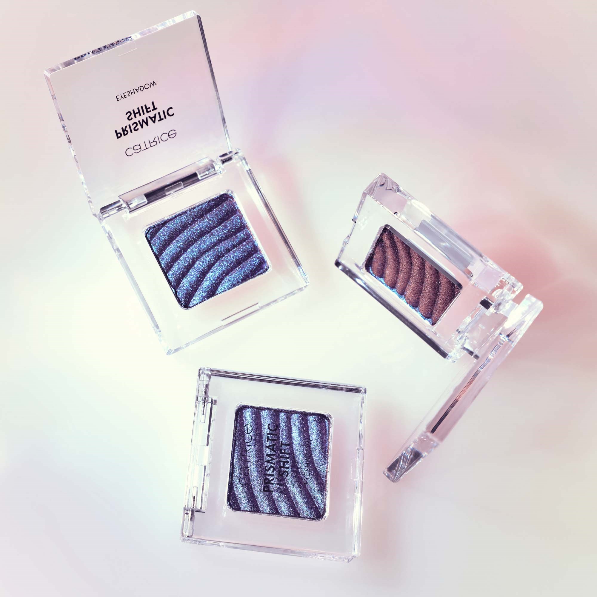 Catrice Prismatic Shift Eyeshadow 030 Midnight Wave (obrázok 5)