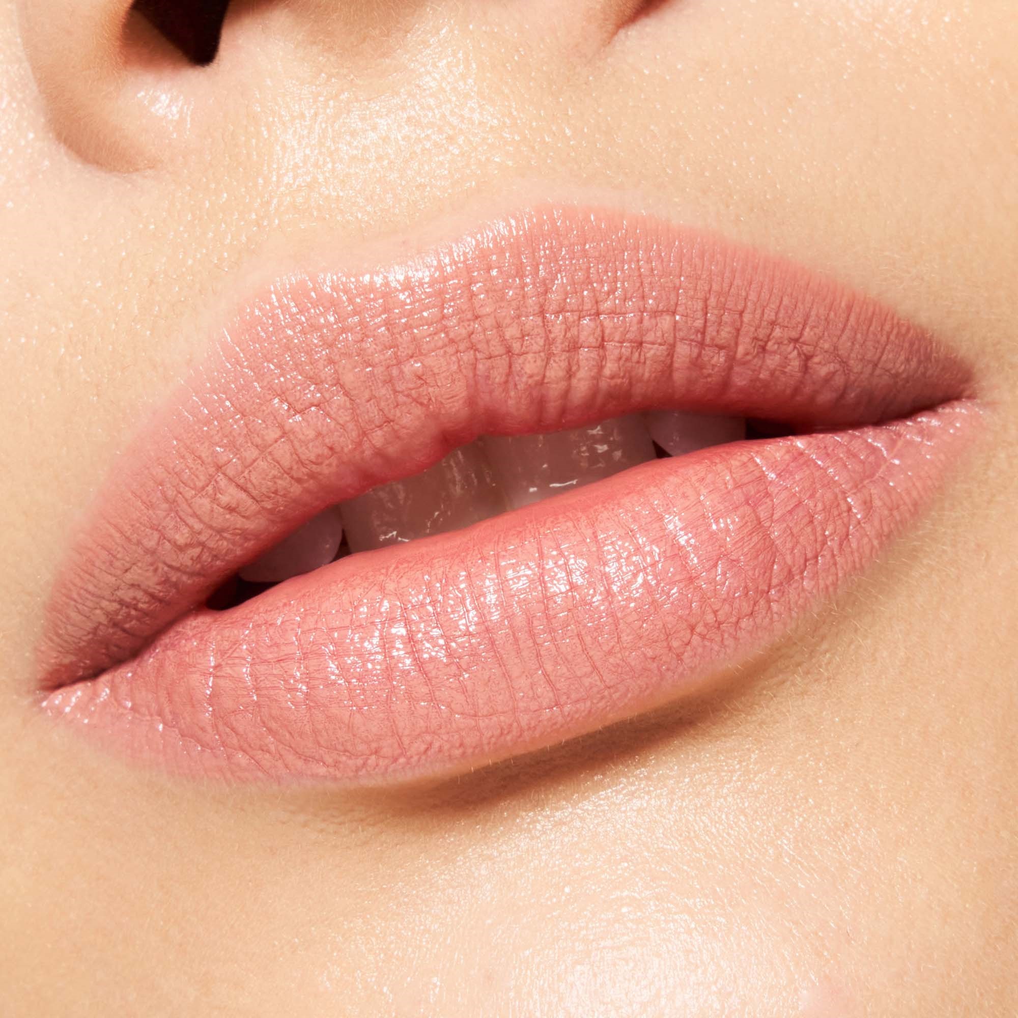 Catrice Shine Bomb Lip Lacquer 010 French Silk (obrázok 8)