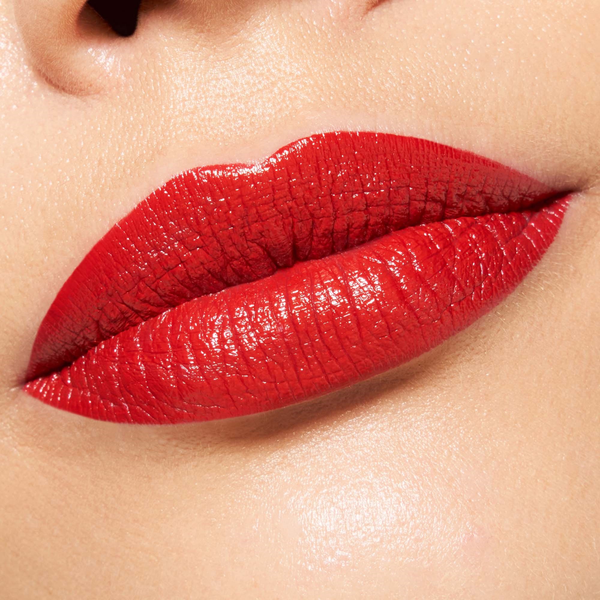 Catrice Shine Bomb Lip Lacquer 040 About Last Night (obrázok 7)