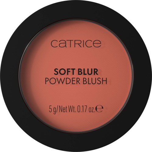 En rund makeupprodukt merket Catrice, Soft Blur Powder Blush, 5 gram, med en ferskenfarget nyanse.