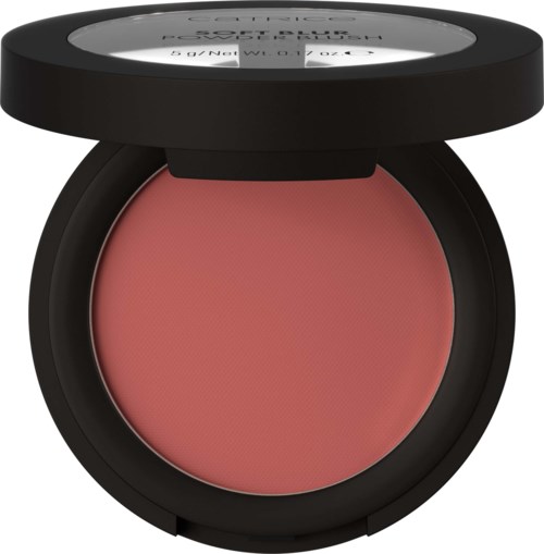 En blush makeup i en svart rund eske med lokket delvis åpent.