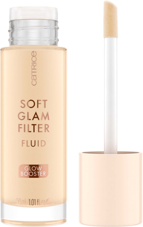 Beige väkeä läpinäkyvässä pullossa, jossa luki 'Soft Glam Filter Fluid' ja harmaa sovitin.