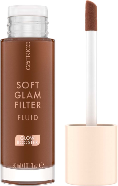 Ruskea neste pullo valkoisella korkilla ja siveltimellä, merkinnöillä 'Soft Glam Filter Fluid' ja 'Glow Booster'.