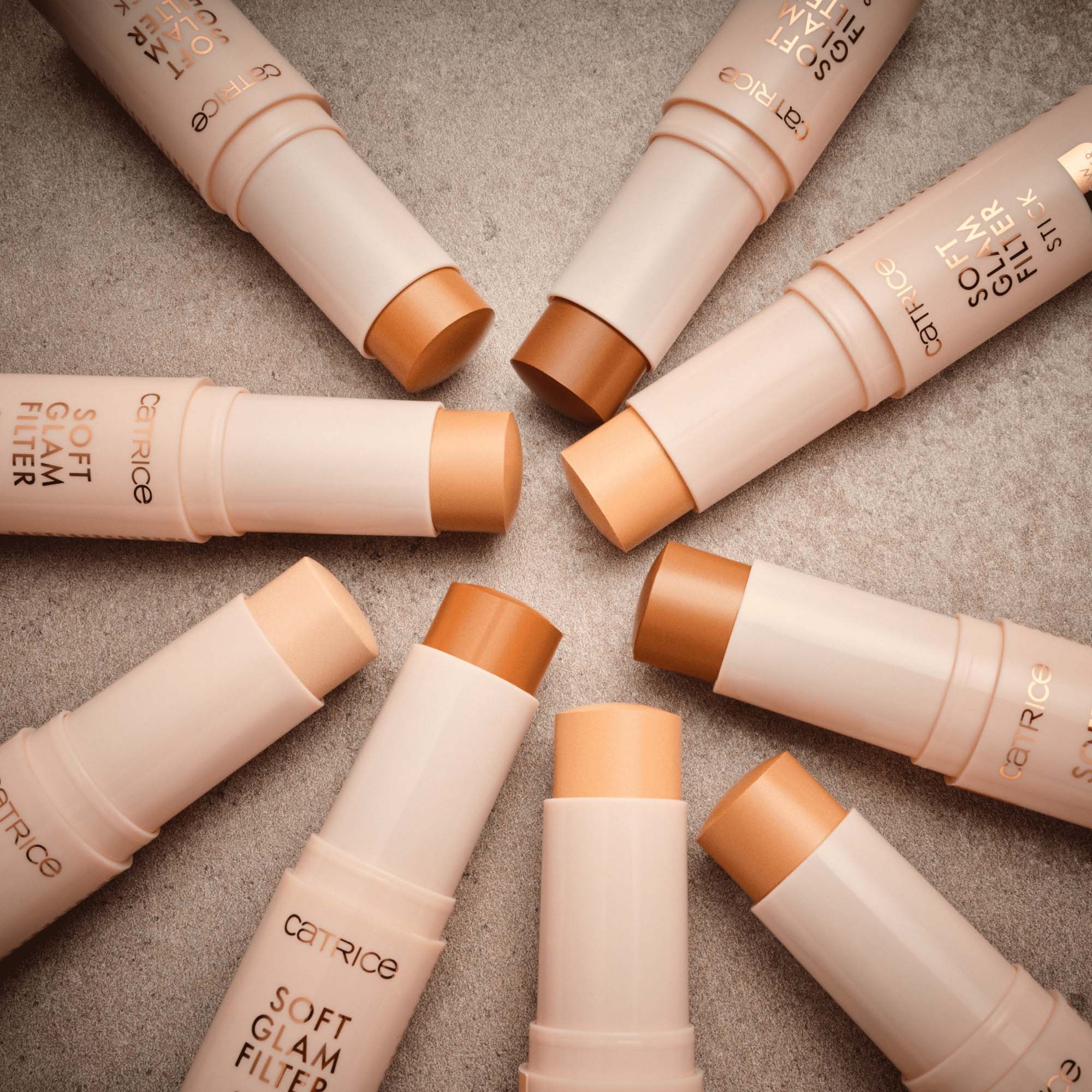 Catrice Soft Glam Filter Stick 020 Light - Medium (obrázok 10)