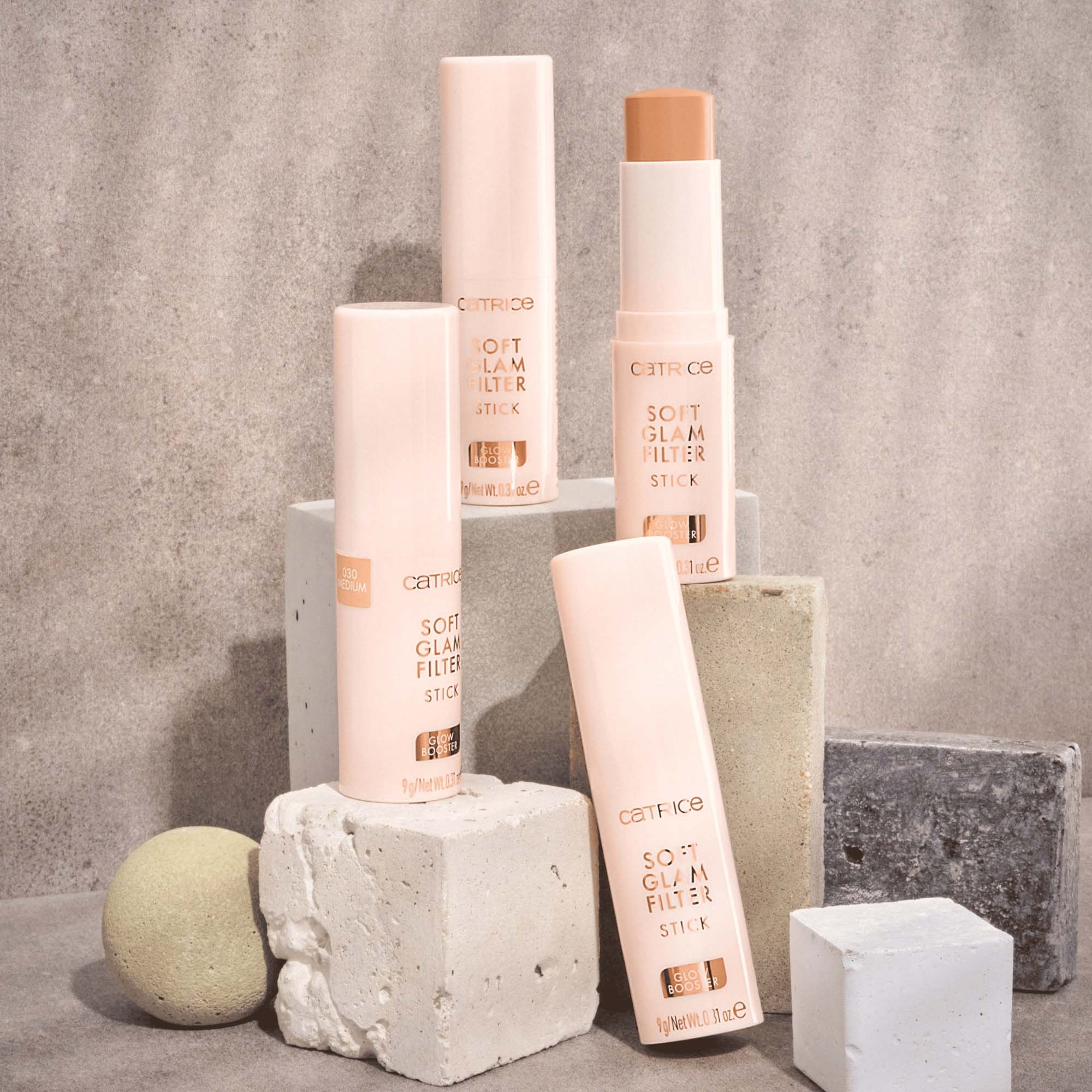 Catrice Soft Glam Filter Stick 030 Medium (obrázok 9)
