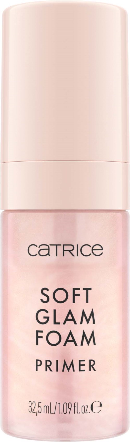 Eine rosa Flasche mit Catrice Soft Glam Foam Primer und weißem Deckel.