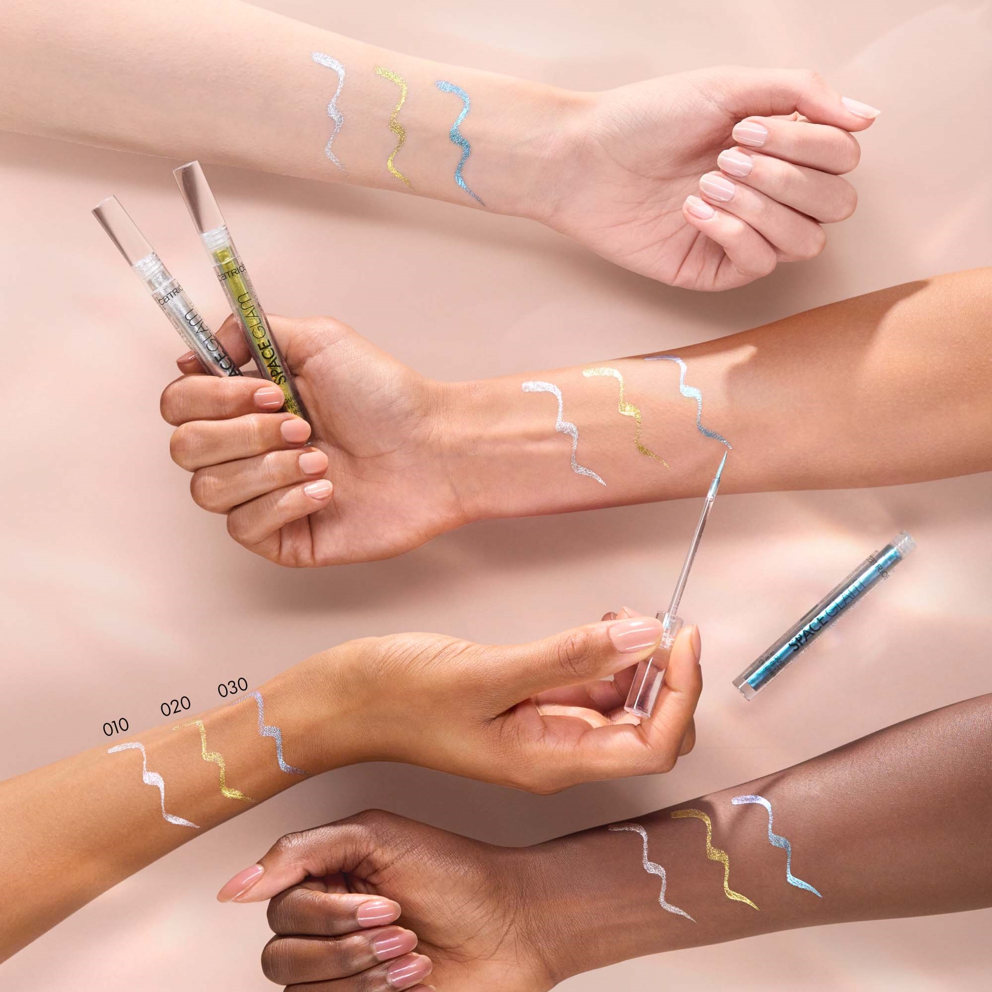 Catrice Space Glam Liquid Effect Eyeliner 010 Moonstone Metallic (obrázok 10)