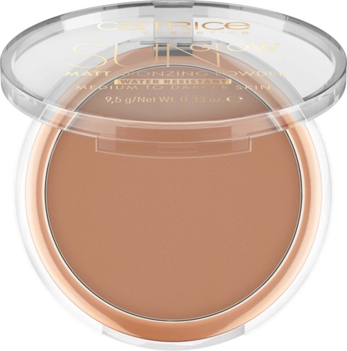Kompakt od Catrice Stay Natural Matte Powder z przezroczystym wieczkiem i danymi produktu.