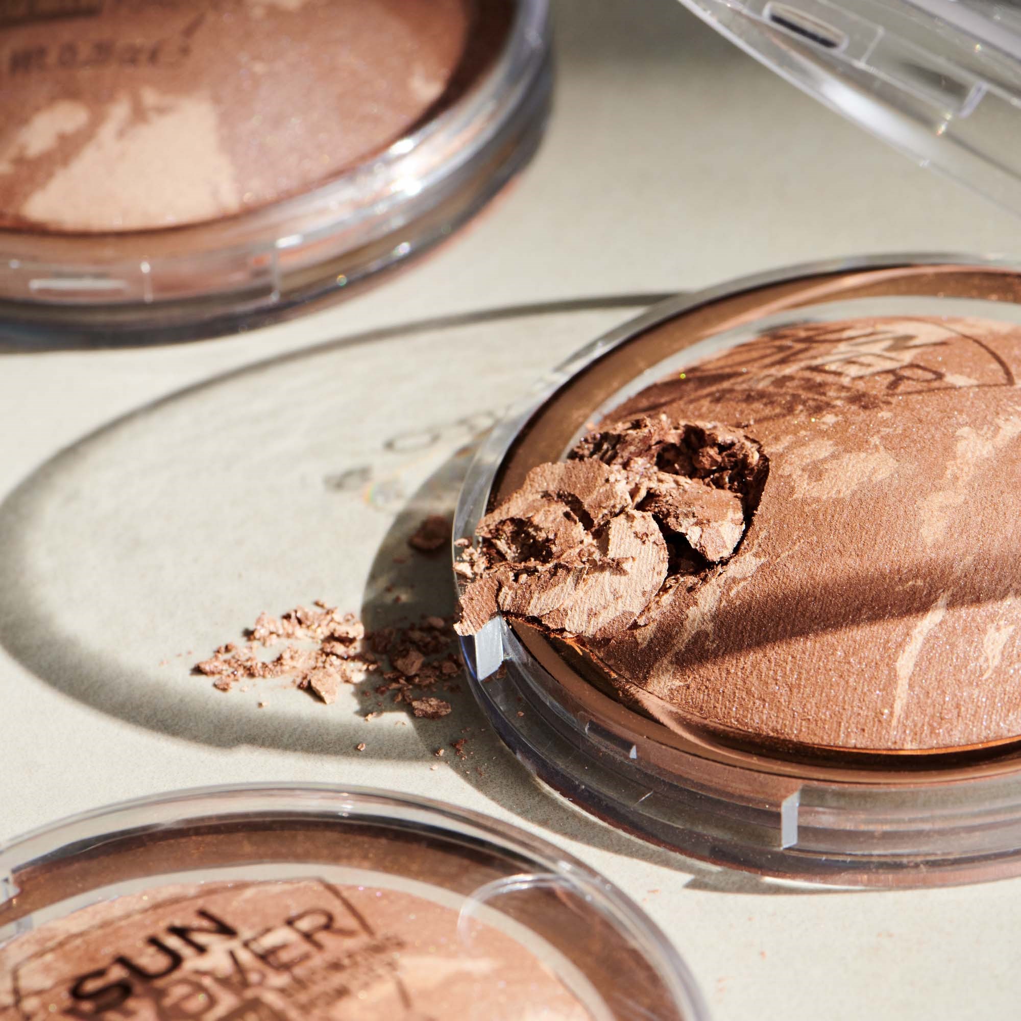 Catrice Puder brązujący Sun Lover Glow 10 (obrázok 6)
