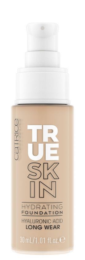 Eine Foundation-Flasche mit Pumpe, genannt "True Skin," verspricht Feuchtigkeit und lange Haltbarkeit, enthält Hyaluronsäure.