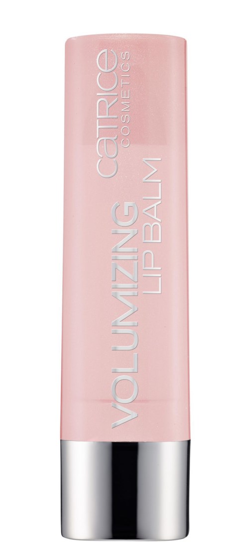 Pinkfarbener Lippenbalsamtube mit silberner Unterseite, beschriftet mit 'VOLUMIZING LIP BALM' und 'CATRICE COSMETICS.'