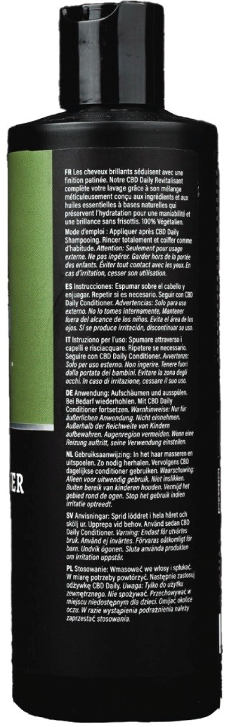 Svart flaska med grön etikett och många instruktioner i liten vit text.