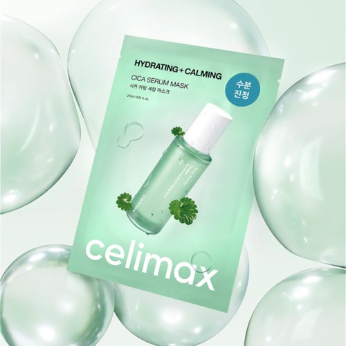En hudvårdsmask med grön förpackning märkta Hydrating + Calming och Cica Serum Mask, omgiven av glänsande vita och gröna ballonger.
