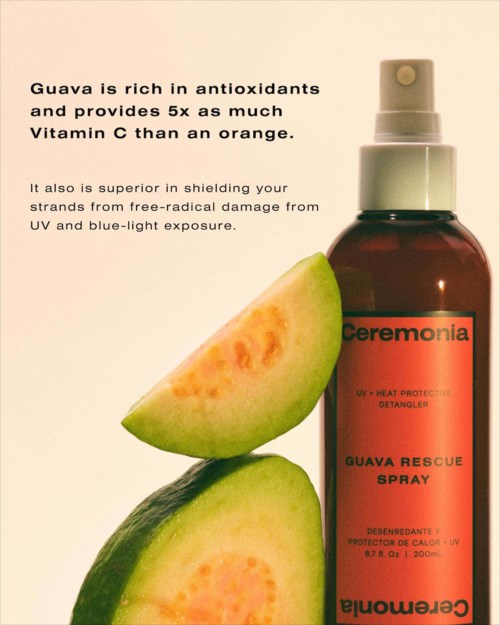 Text om guavas antioxidanter, C-vitamin och hudskydd, med en guava och en sprayflaska.