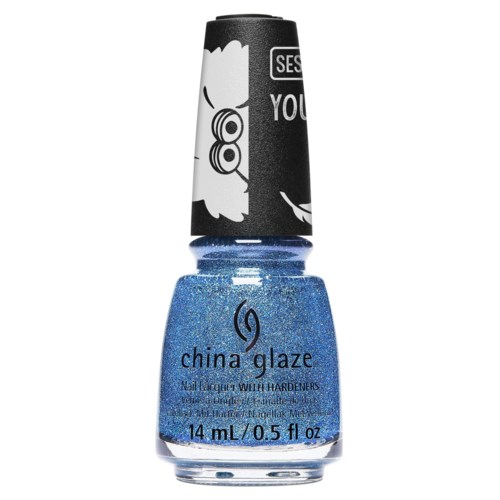 Blå glittrig nagellackflaska med svart lock och texten "china glaze".
