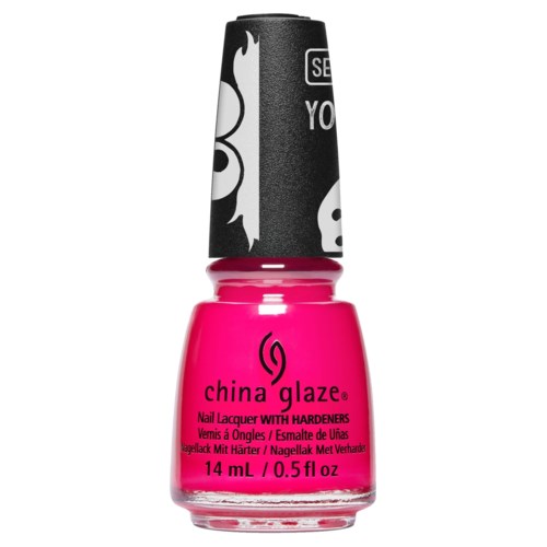 Rosa nagellackflaska med svart och vitt lock, märkt 'China Glaze' och 'Nail Lacquer with Hardeners'.