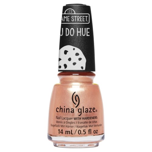 En nagellackflaska i persikfärg med svart lock, märkt 'china glaze', visar att den innehåller 14 ml.