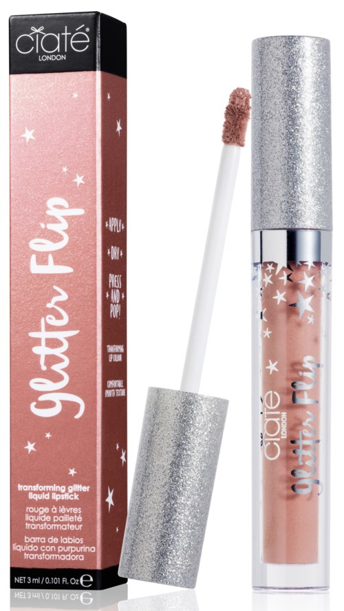 En rosa glitterläppglans med silverfärgad kork, bredvid dess förpackningskartong. Produkten har en applikator i form av en glob.
