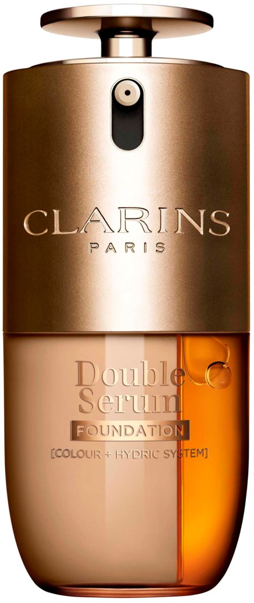 En lyxig parfymflaska med guld- och bärnstensdesign, märkt Clarins Double Serum Foundation.