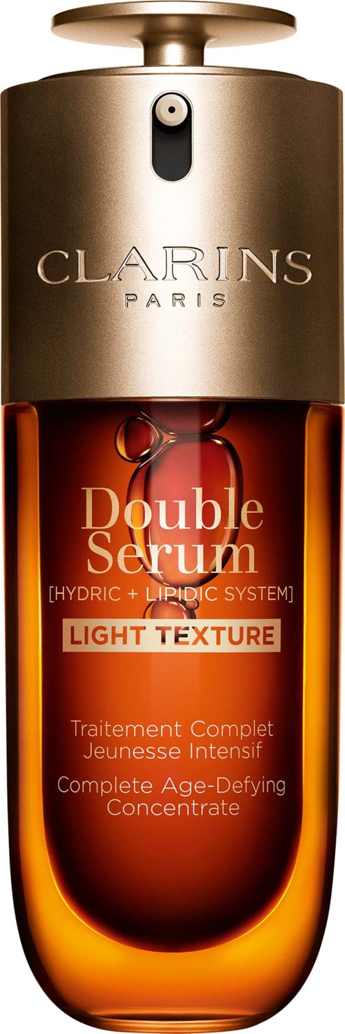 Ruskea ja kultainen pullo, etiketillä 'Double Serum' Clarinsiltä, nuorekkaalle, vaalealle iholle, pumppukorkki.
