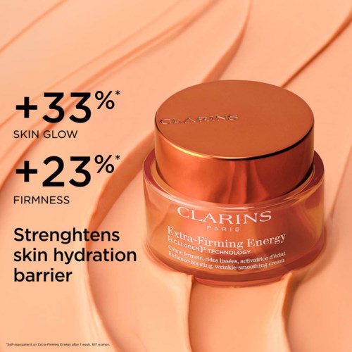Clarins hudvårdsburk med text som lyfter fram glöd och fasthet, betonar hydratiseringsbarriärens förstärkning.