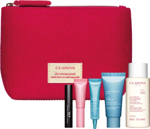 Punainen pussi ja Clarins-logo sisältää viisi kauneuden tuotetta: ripsiväri, pinkki, sininen ja valkoinen putkilot, ja valkoinen pullo.