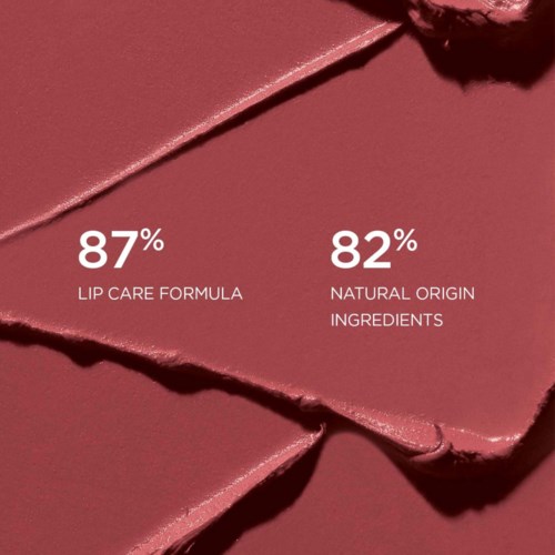 Leppepleieprodukt med 87% formel og 82% naturlige ingredienser. Rosa emballasje med revne kanter.