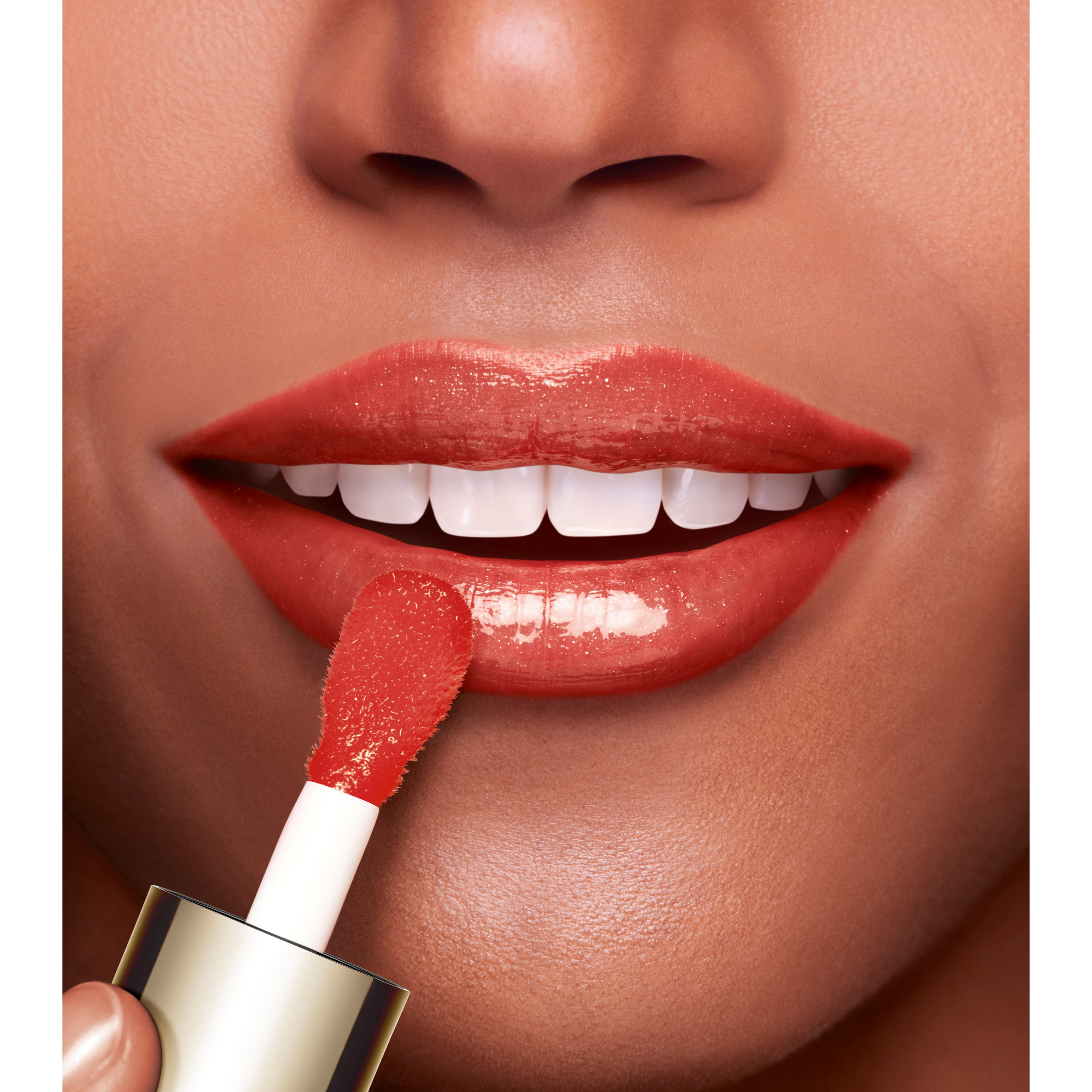 Clarins Lip Comfort Oil 08 Strawberry (obrázok 4)
