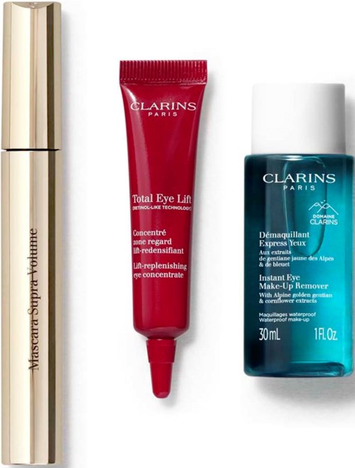 Produkty Clarins, w tym tubka kremu pod oczy i butelka z płynem do demakijażu z białą i niebieską butelką.