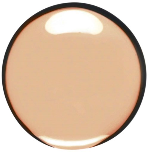 En rund makeup-compact med beige puder inuti och en svart ytterkant.