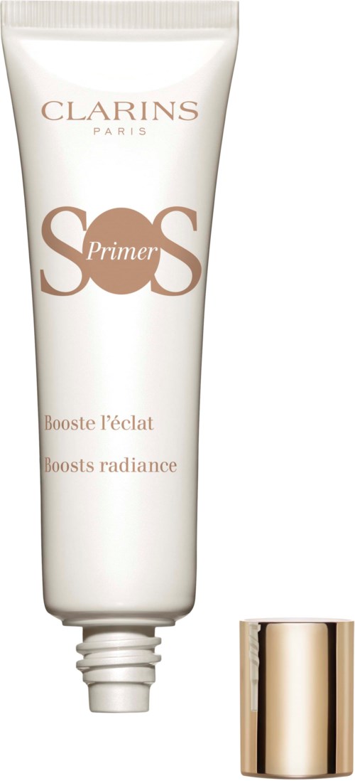 En vit tub med Clarins hudprimer med brunt text som visar produktens syfte att öka glansen.